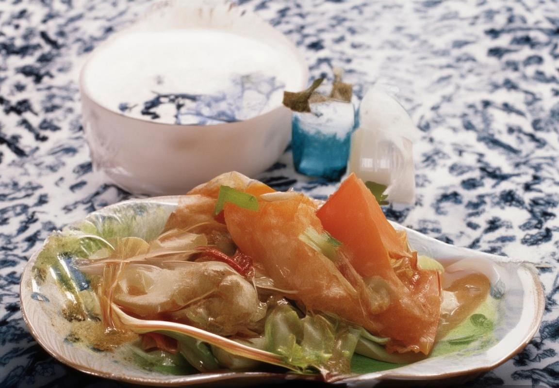 梅西与阿尔维斯巅峰对决：经典瞬间与战术解析